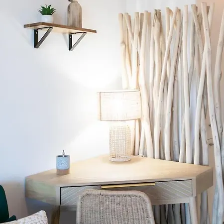 Apartment A12 - 1 Bdr Centre Train Station 5 Min Sea - Ac, Parking & Terrace Antibes